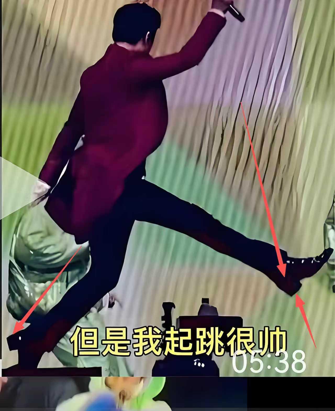 大家有没有发现：黎明在苏州演唱会上穿着一双高跟皮鞋？这双鞋不一般，大家目测一下他