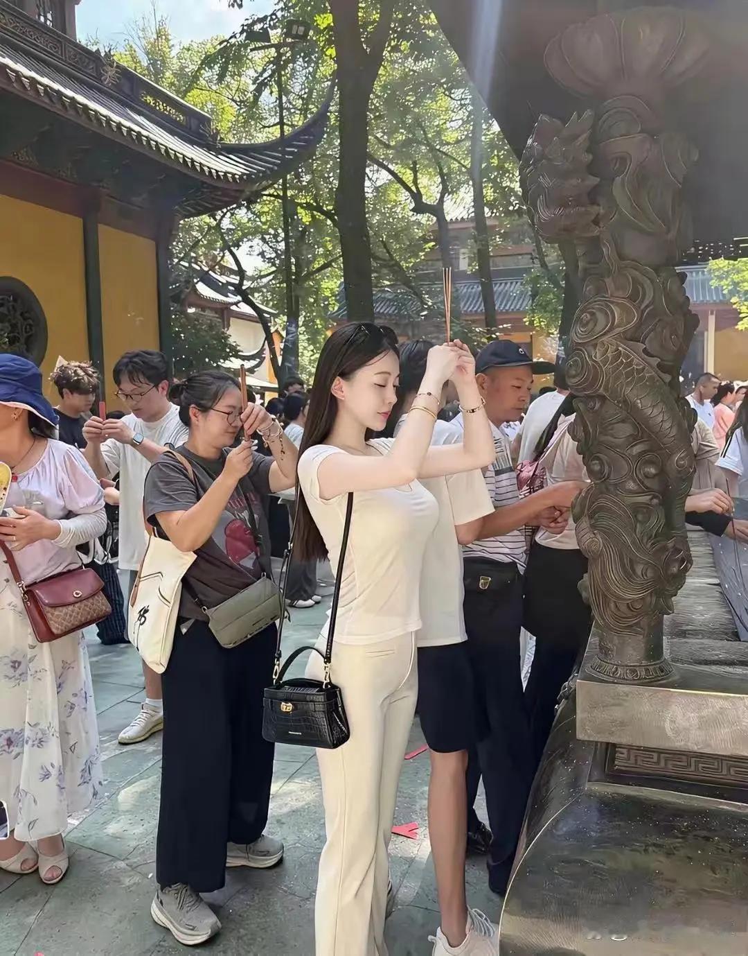 感谢摄影师的精彩抓拍。