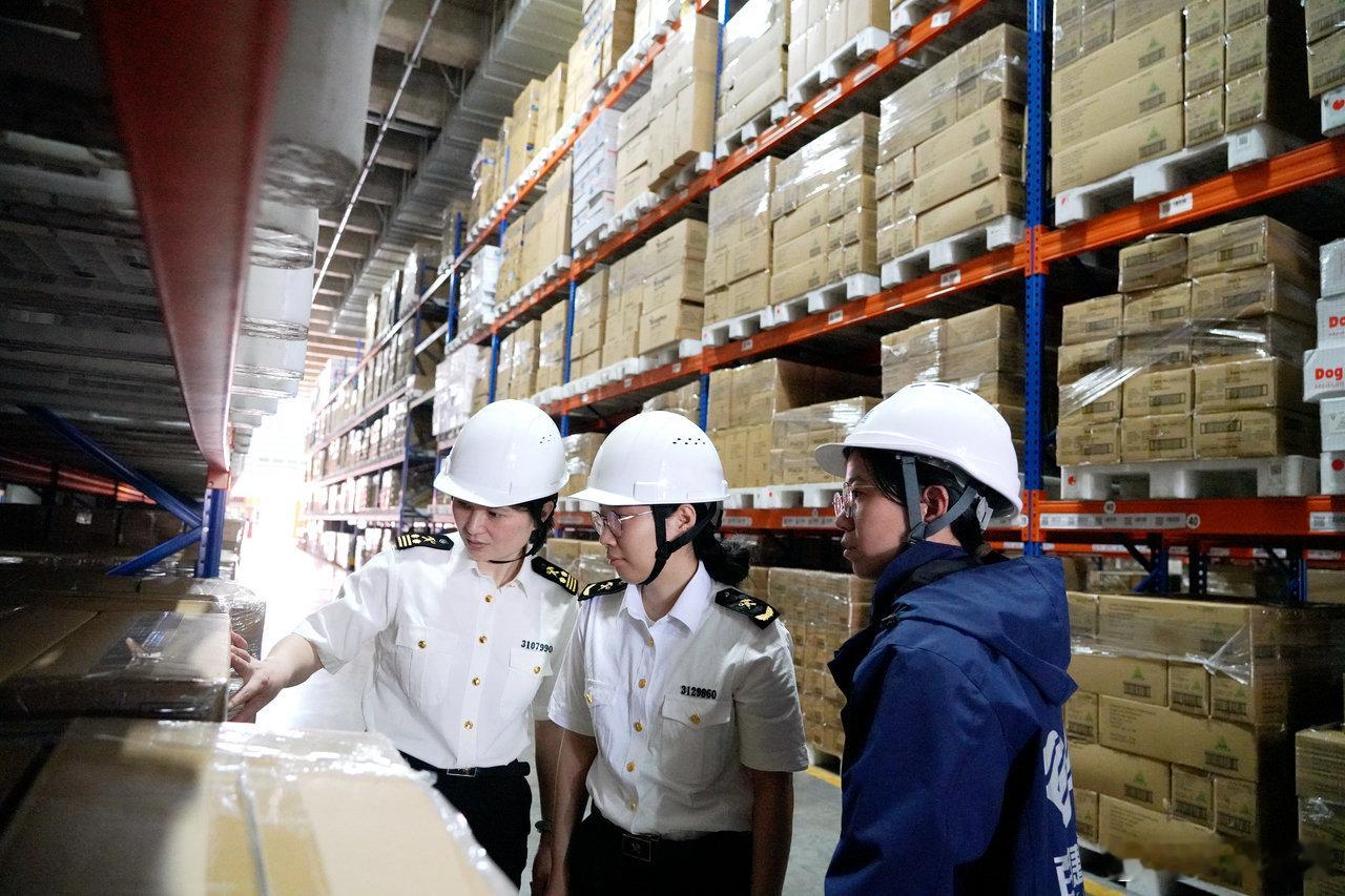 宁波外贸提速万亿订单跑出发展新速度今年1‑8月，宁波进出口达1.04万亿元，同