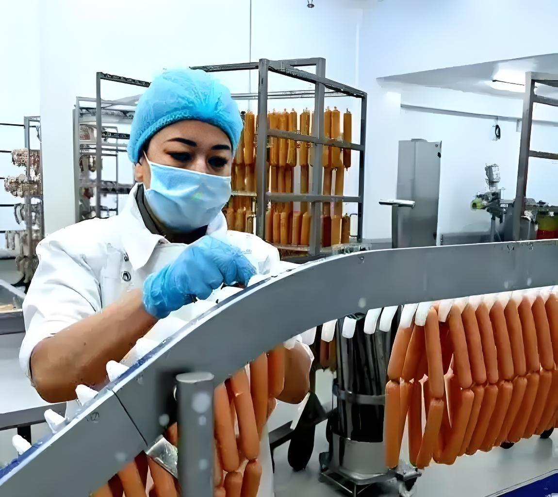 哈萨克斯坦与中国达成一致，赢麻了，中国将从哈萨克斯坦进口猪肉，包括冷冻肉、冰
