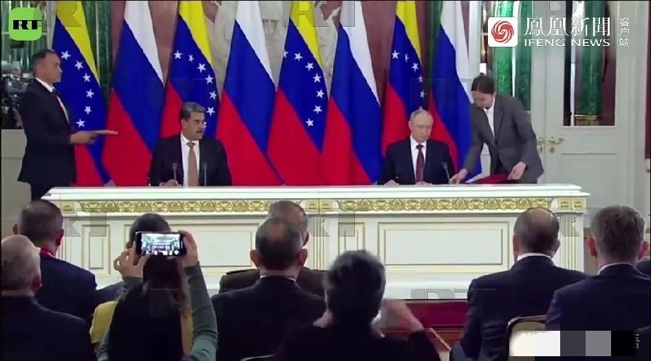 美国这个时候是彻底不敢对委内瑞拉动武了！因为现在的委内瑞拉背后已经站着两个非