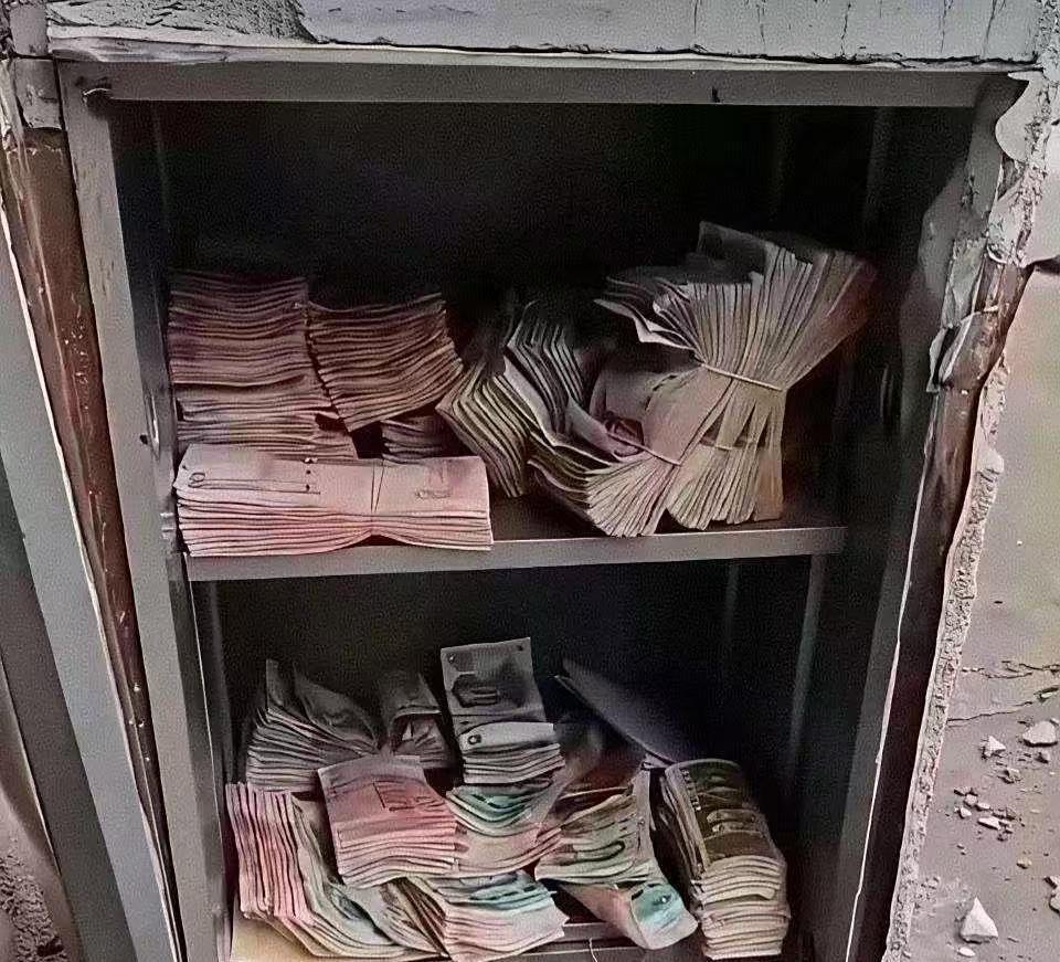 几十块钱买来的废品，打开门我惊讶了，这该怎么办？