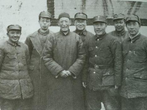 1943年，35岁的薄一波从山西太岳根据地抵达延安，第二天便见到了50岁