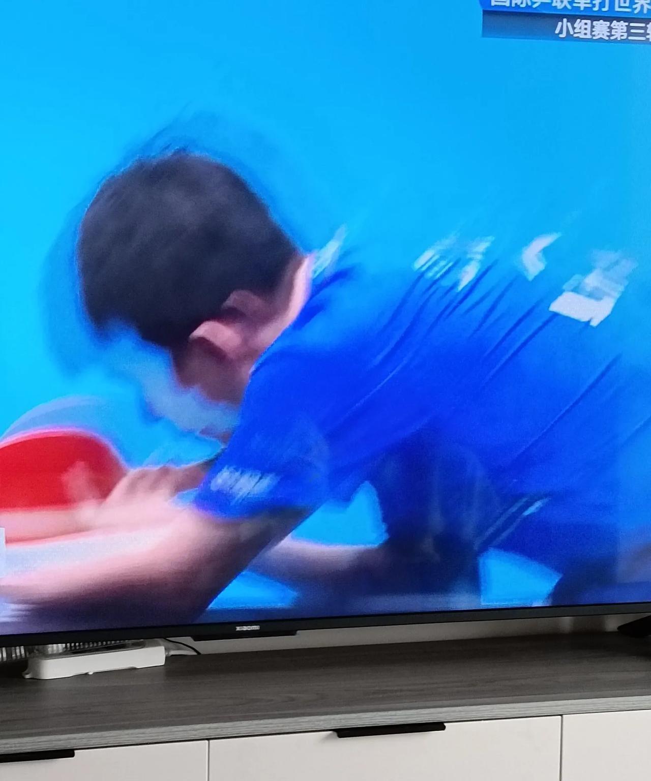 林诗栋3：1战胜雷德奇姆斯基，小组第一出线。争夺小组第一，林诗栋对雷德奇姆斯基