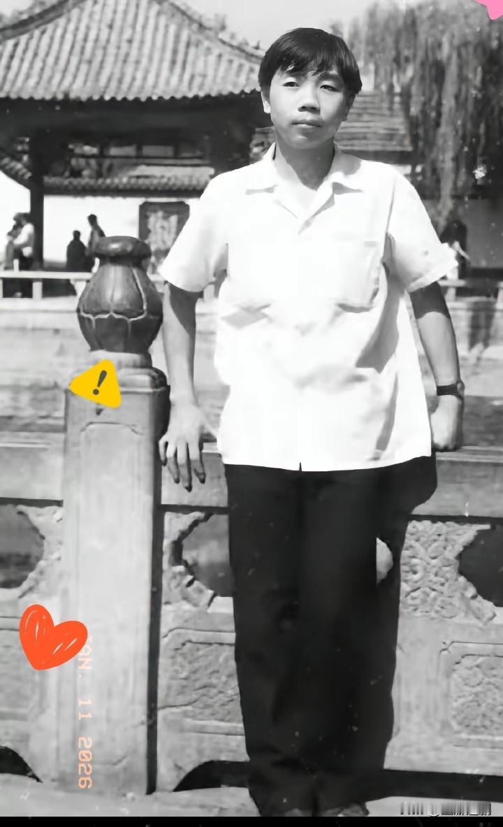 石平这操作，真是把“数典忘祖”刻进了骨子里！身为成都出身的中国人，却站在靖