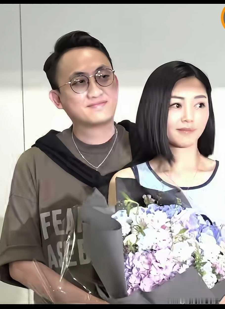 卫诗雅真的不像心机多的女演员，怪不得大器晚成。老公一脸的愧疚，老婆一人独自去北
