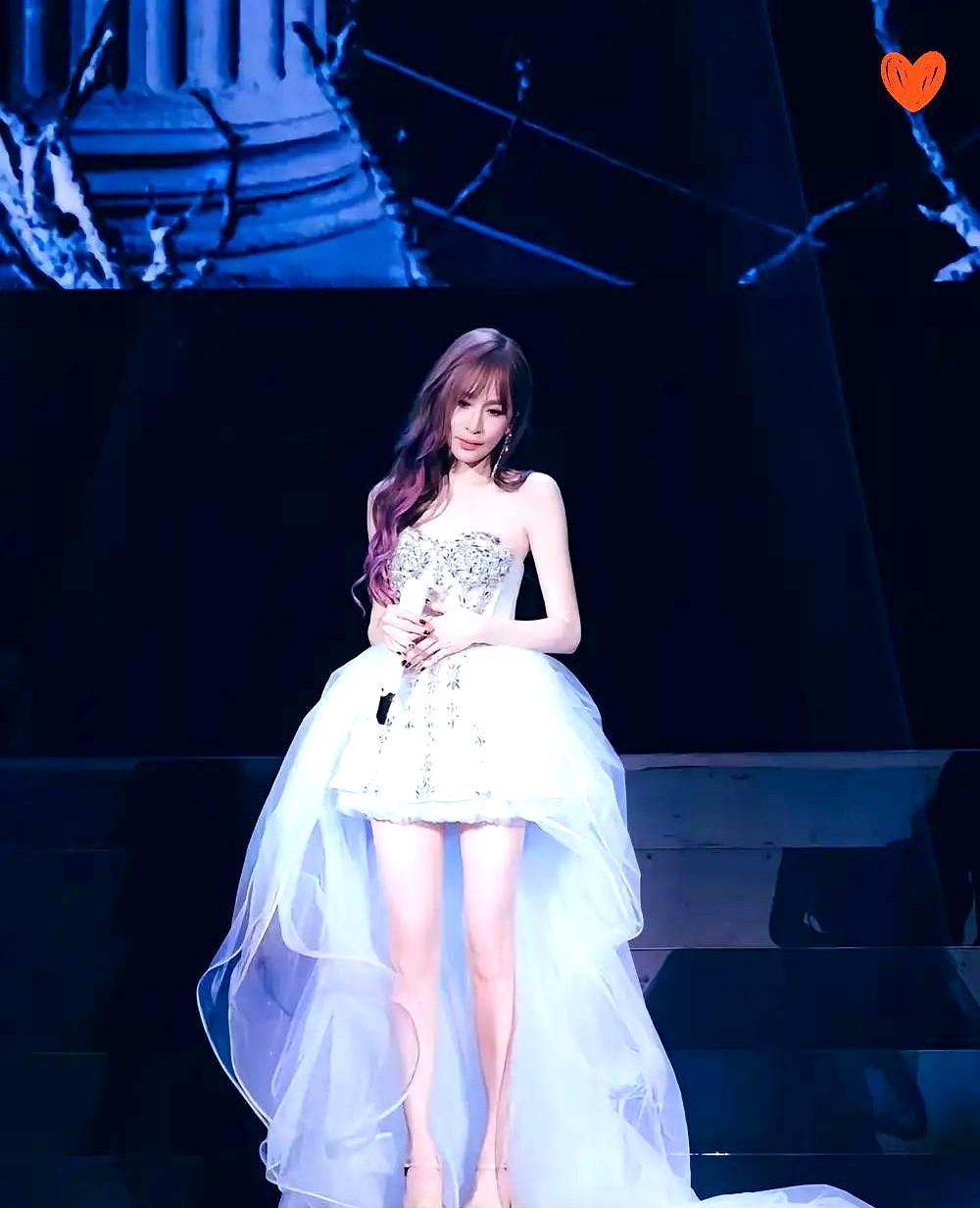 标题：闺蜜线下偶遇王心凌，回来跟我说：千万别信网上的照片！我闺蜜线下见了王心