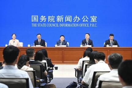 该划红线了。中国政府应严厉警告越南，所有侵占中国的所有岛屿必须在2027年全部撤
