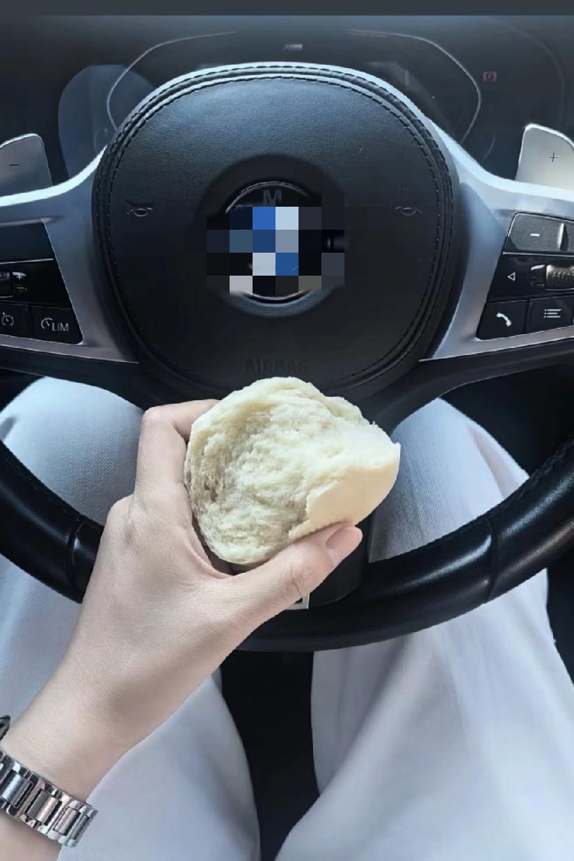 我都羡慕我老公，40岁，拿着4000元的工资，开着30万的车，穿的却是我从拼夕夕