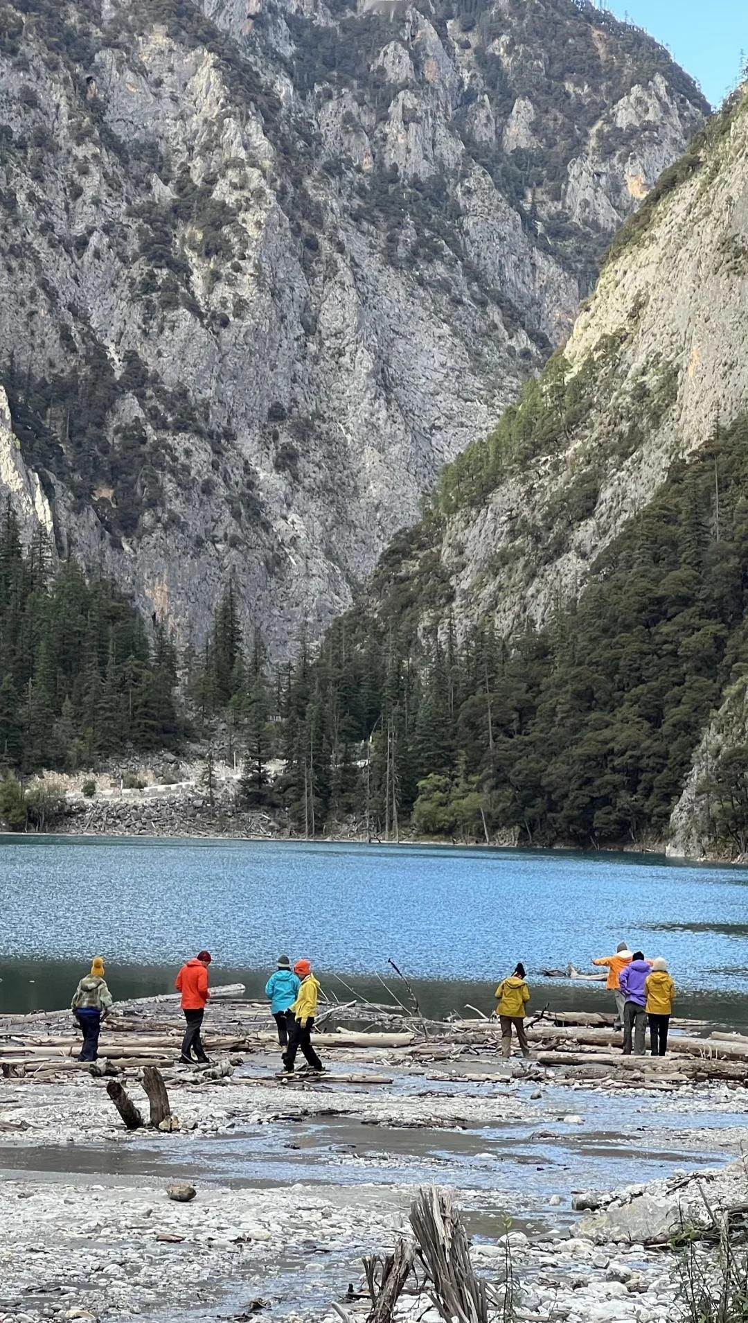 分享一个川西秘境巴巴沟蓝松湖→没有门票没有人没有信号只有静谧的蒂芙尼蓝!巴巴