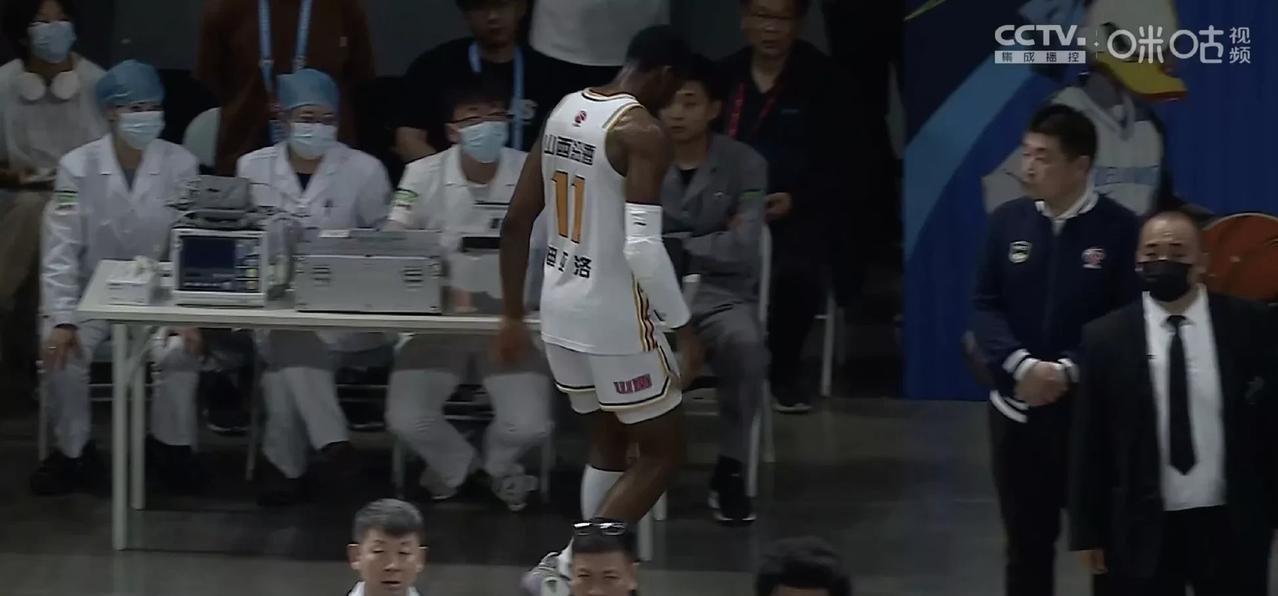 山西，学学北京吧！看看人家主场专门安排了几名医生和护士在场边待命，以防球员受伤需