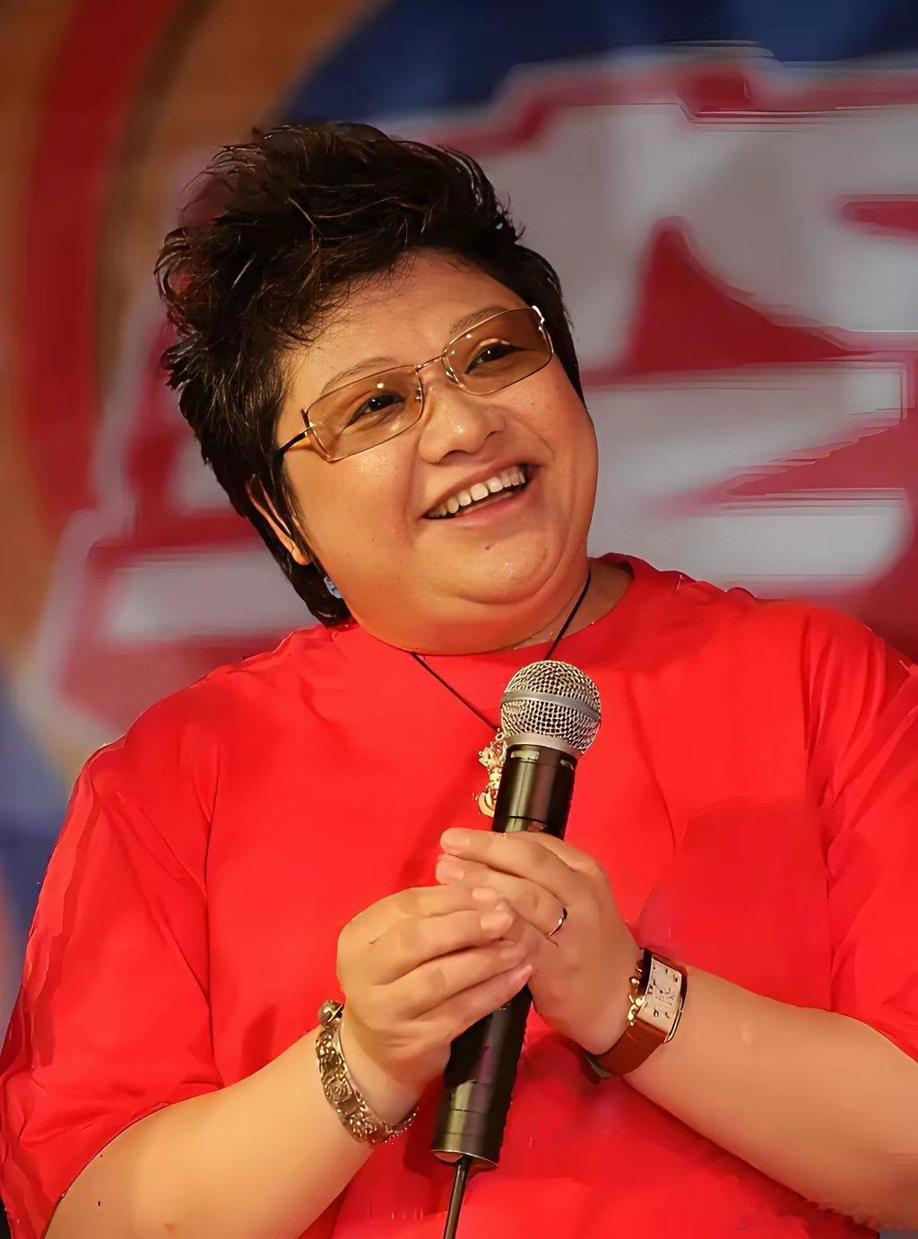 韩红这个人我真的看不懂！她哪来1000万捐款？没见她开什么演唱会，也没见她跑什么