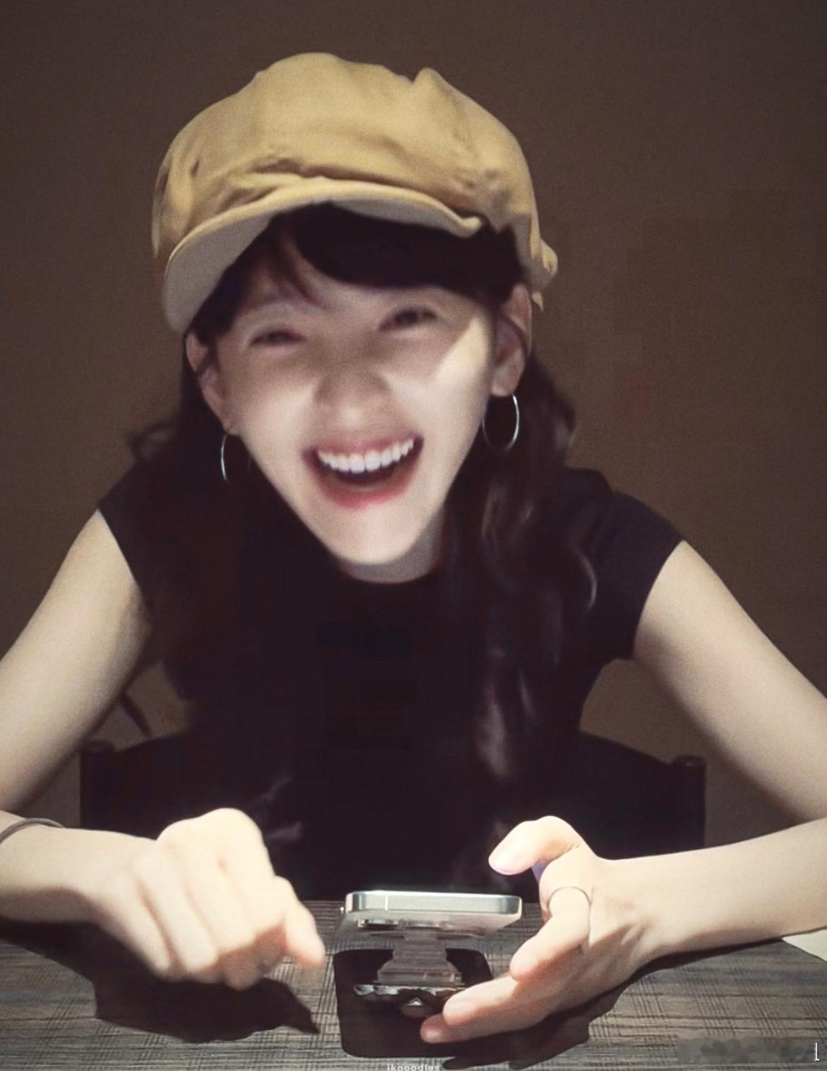 章若楠这个女人实在是太貌美～笑的好好看啊啊啊​​​