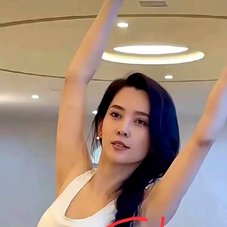 一觉醒来森林北的天都塌了！！森林北不适合和汪峰在一起，汪峰不靠谱，你别把