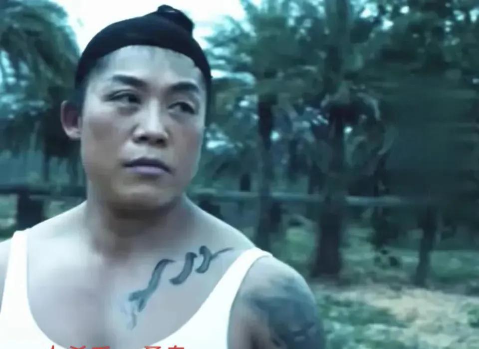 追剧《扫黑风暴》，两个女杀手的出现让人眼前一亮，这两个女杀手苗伦、桑帛，身材壮硕