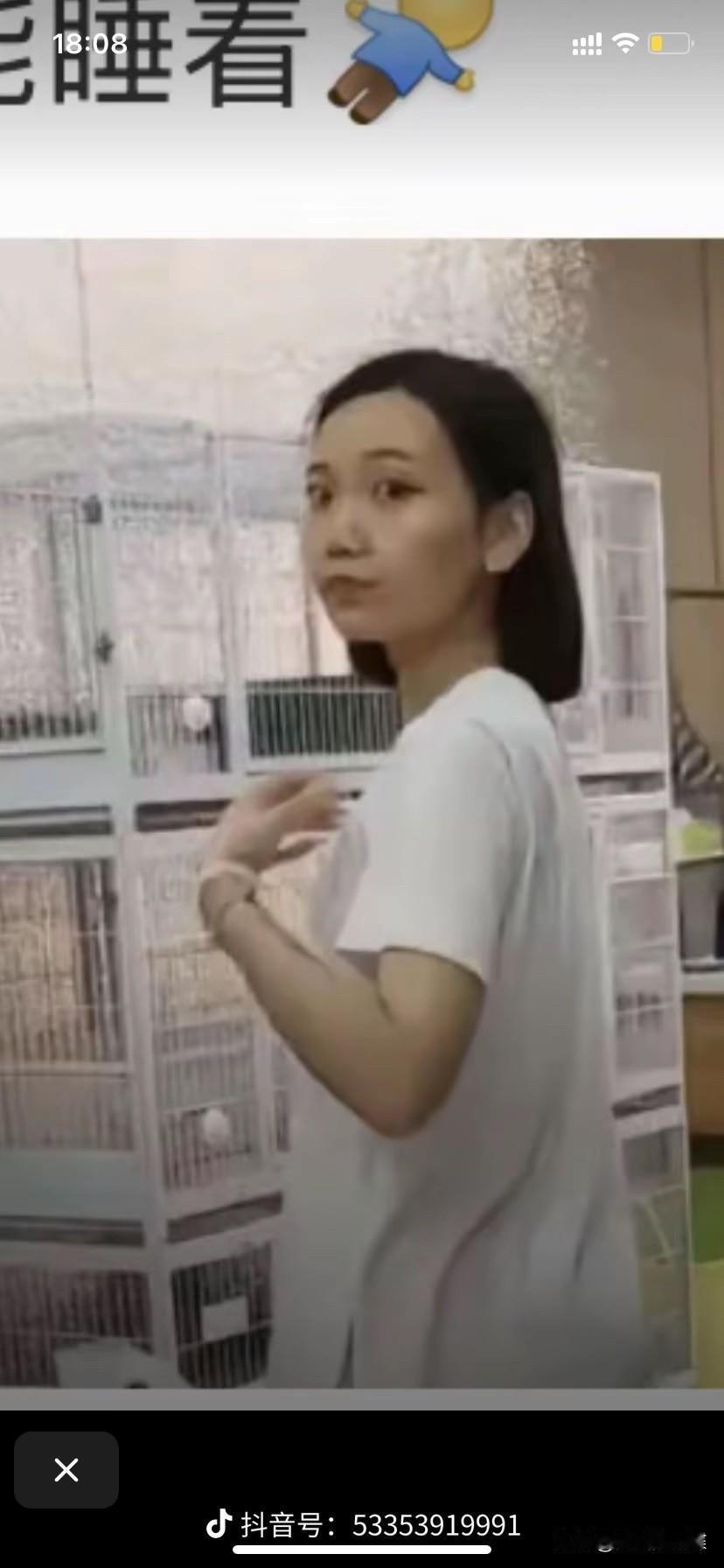 沈阳一个猫咖发布几段一个女人虐猫视频，让网友气愤不已。这个虐猫女人也被网友找到了