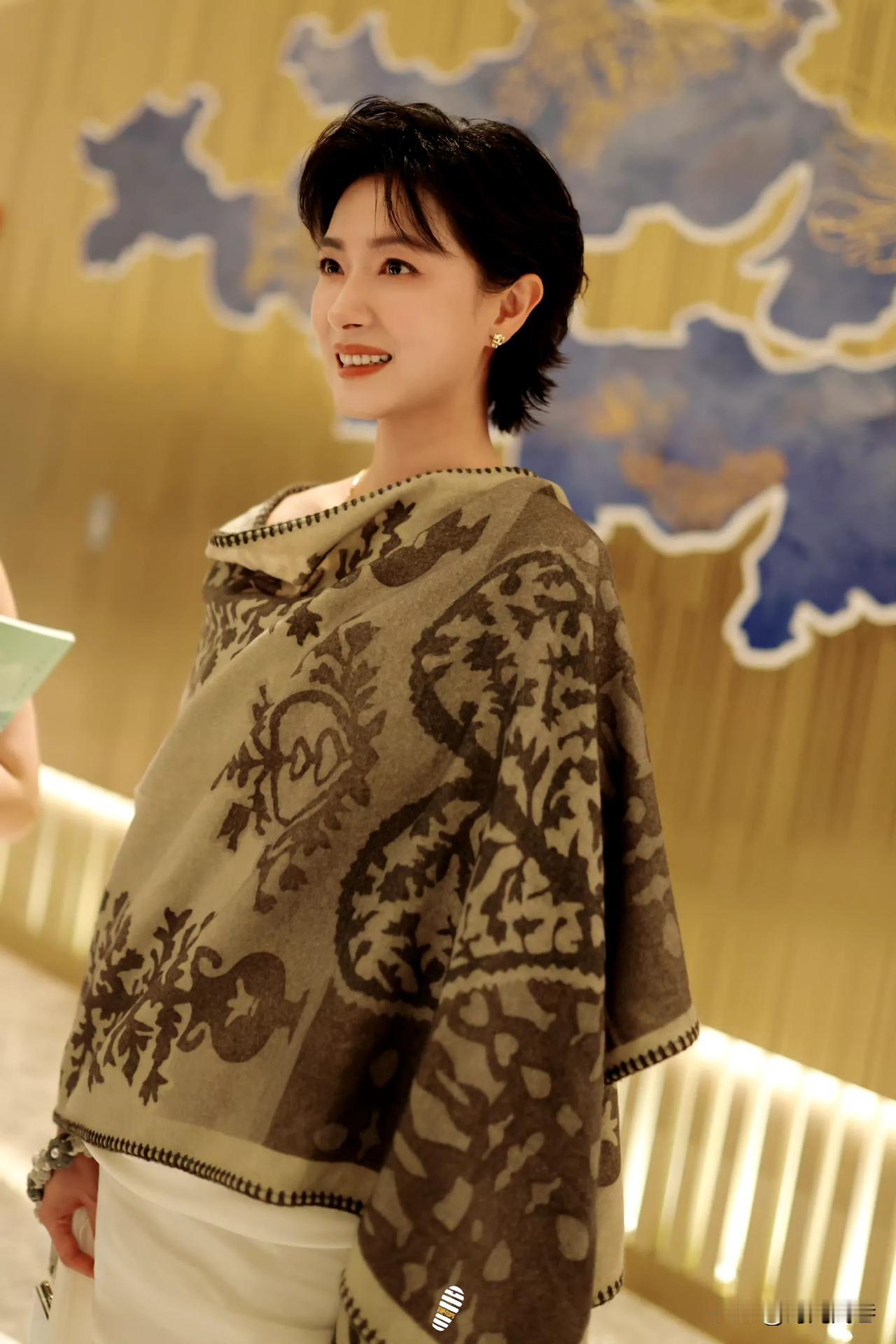 万茜，短发女神。万茜穿搭
