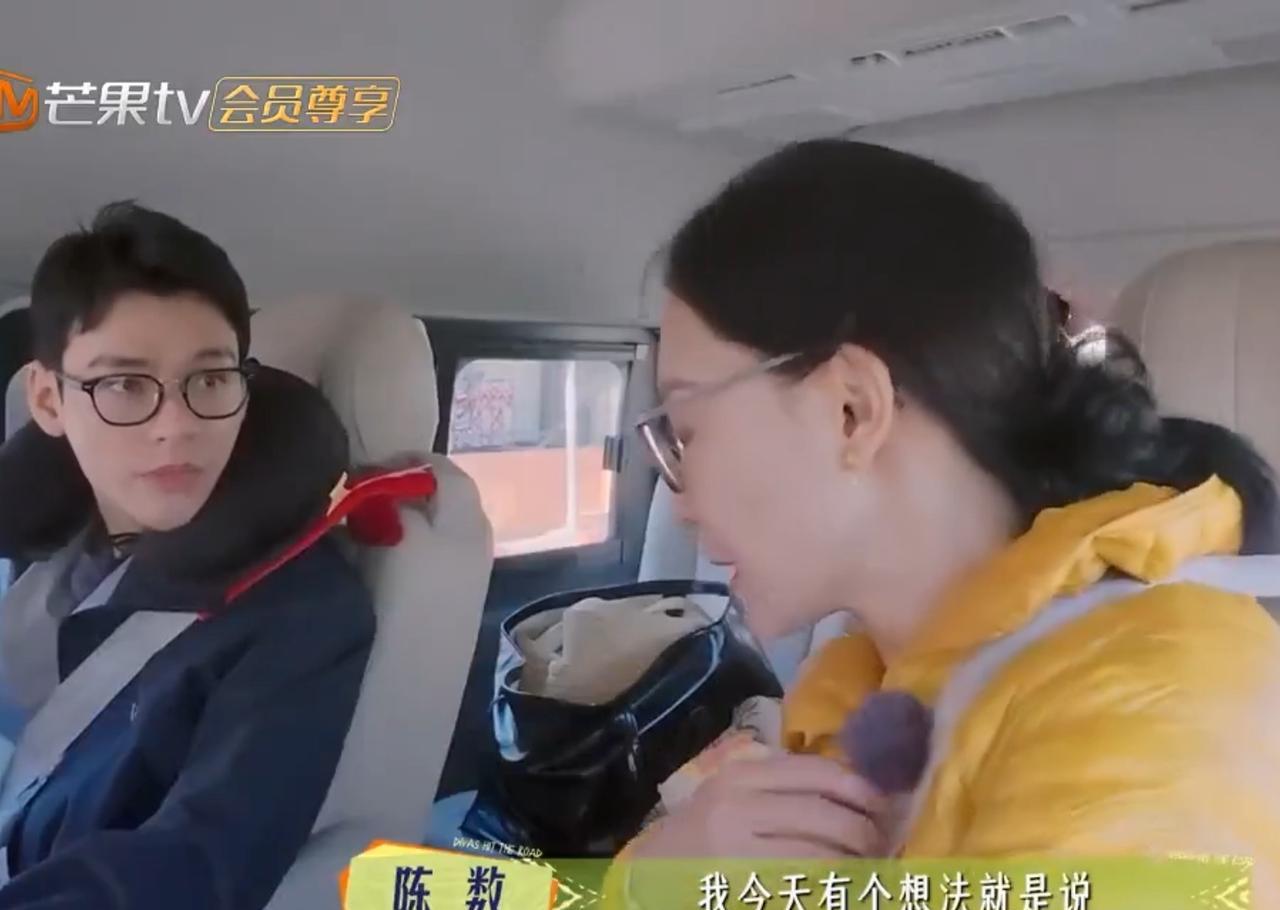 马思纯缺席节目部分活动，我一点都不意外，结果陈数凑过去跟龚俊商量，自己有一