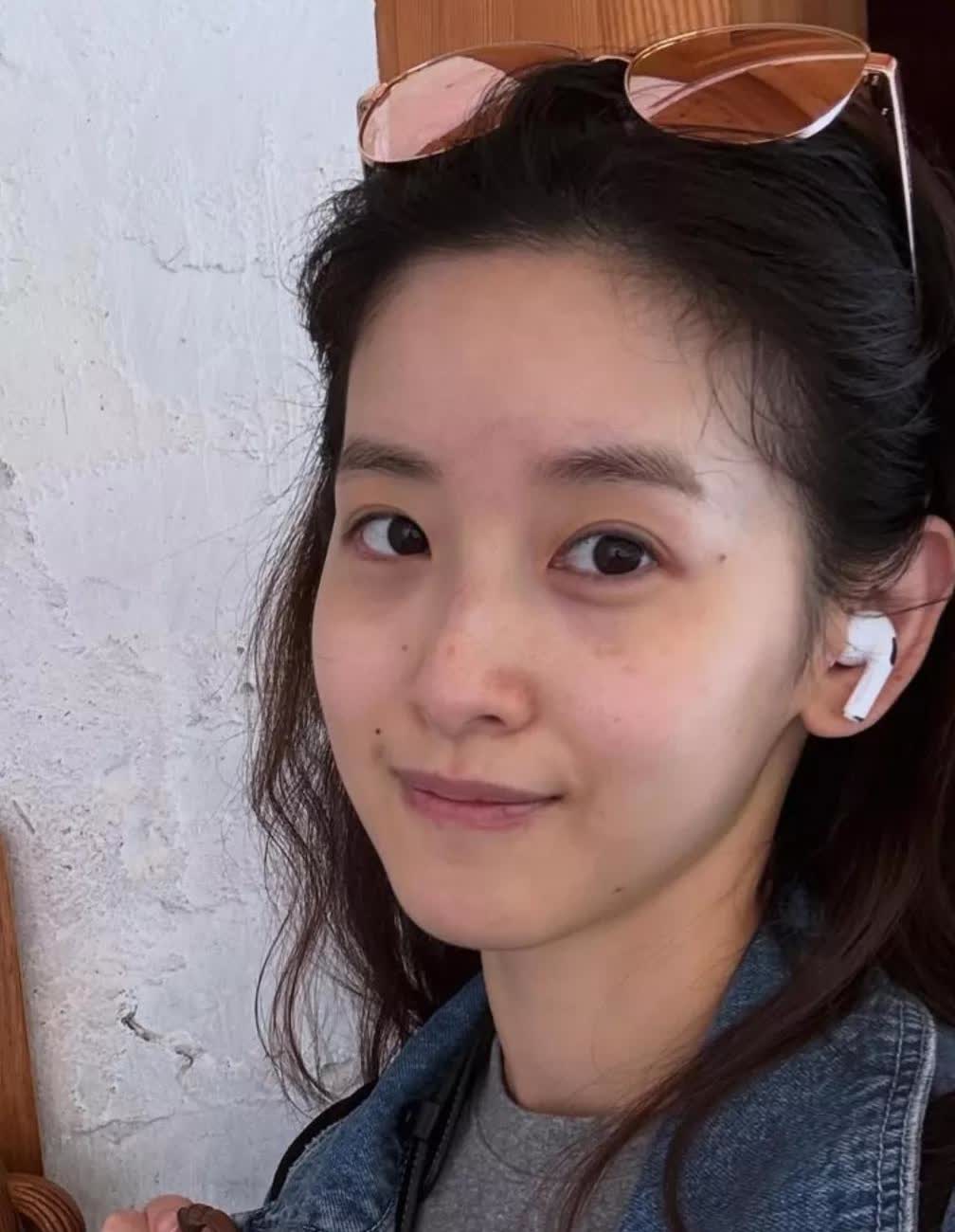 一觉醒来，全国女人都不容貌焦虑了！富太太章泽天素颜也不过如此！看章泽