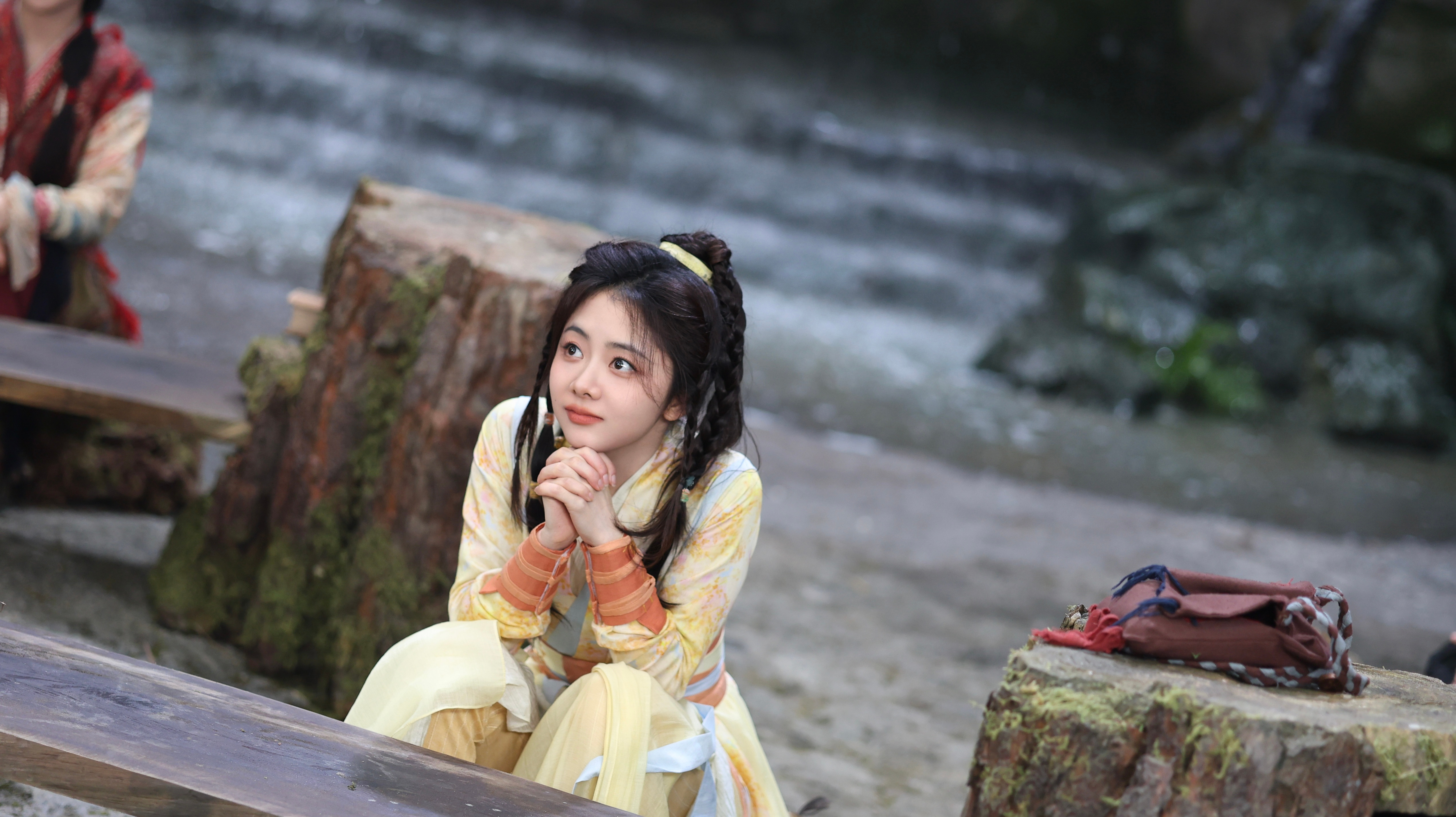 谭松韵 ✨谭松韵逍遥肖瑶万妖谷日常提前看🙋🏻（假装）乖巧听课 ✔️  时常适