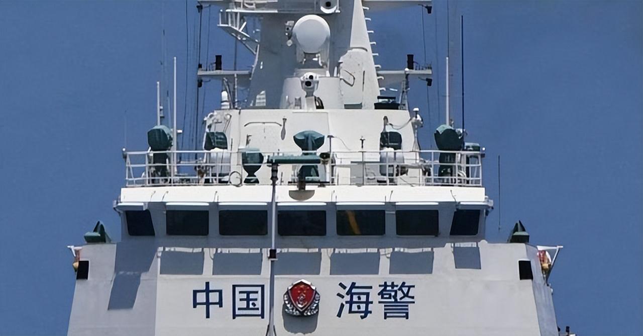 金门海域最近是真热闹。大陆海警编队直接压到门口搞常态化巡查，岛内绿营自己先乱了阵