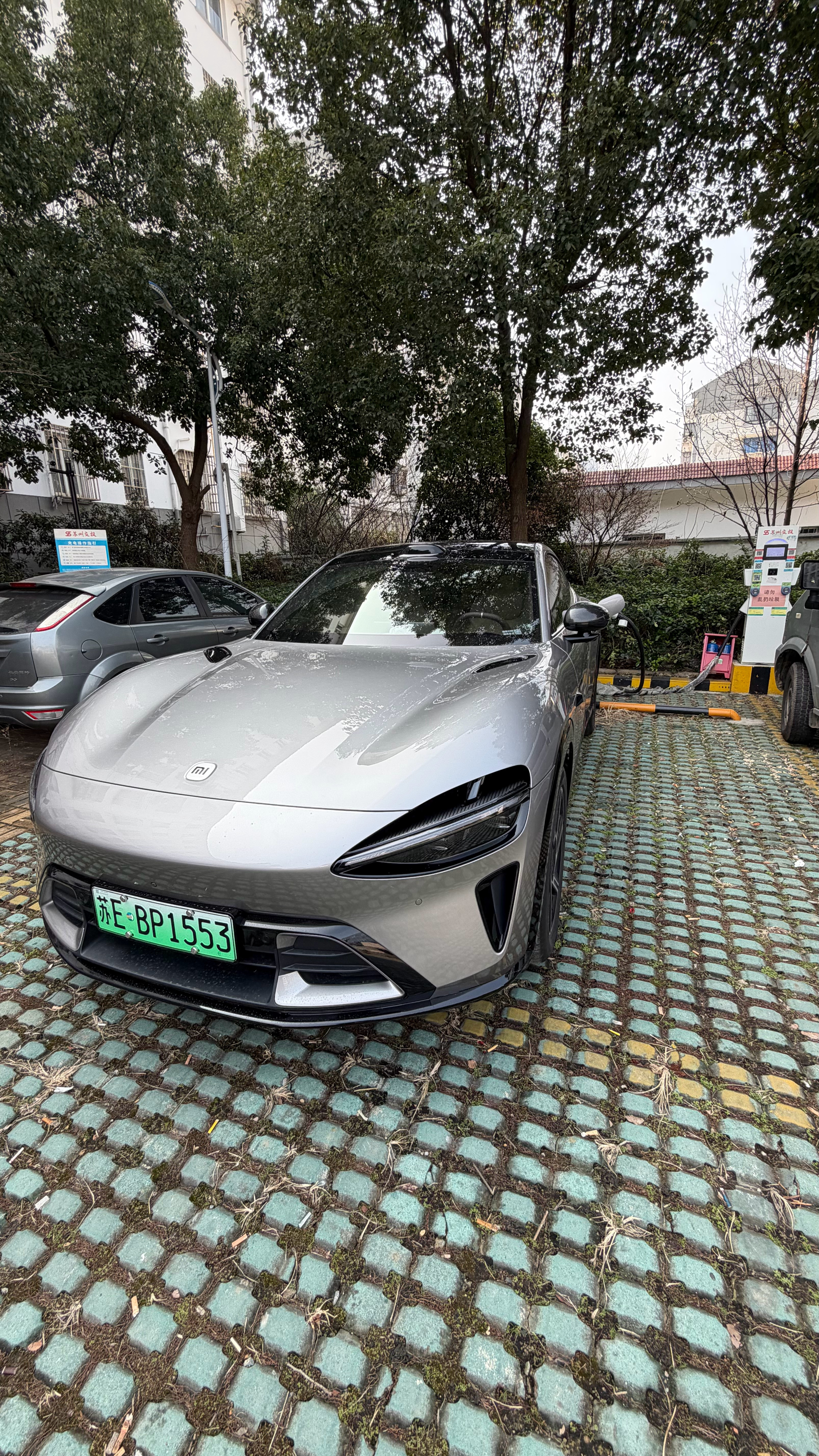 前后单活塞卡钳嘲笑四活塞刹不住滑天下之大稽小米汽车小米yu7