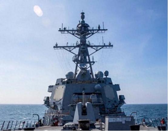 美导弹抵台前，中美在台岛外海过招，解放军战舰出动，没见到美军机，是溜了吗? 