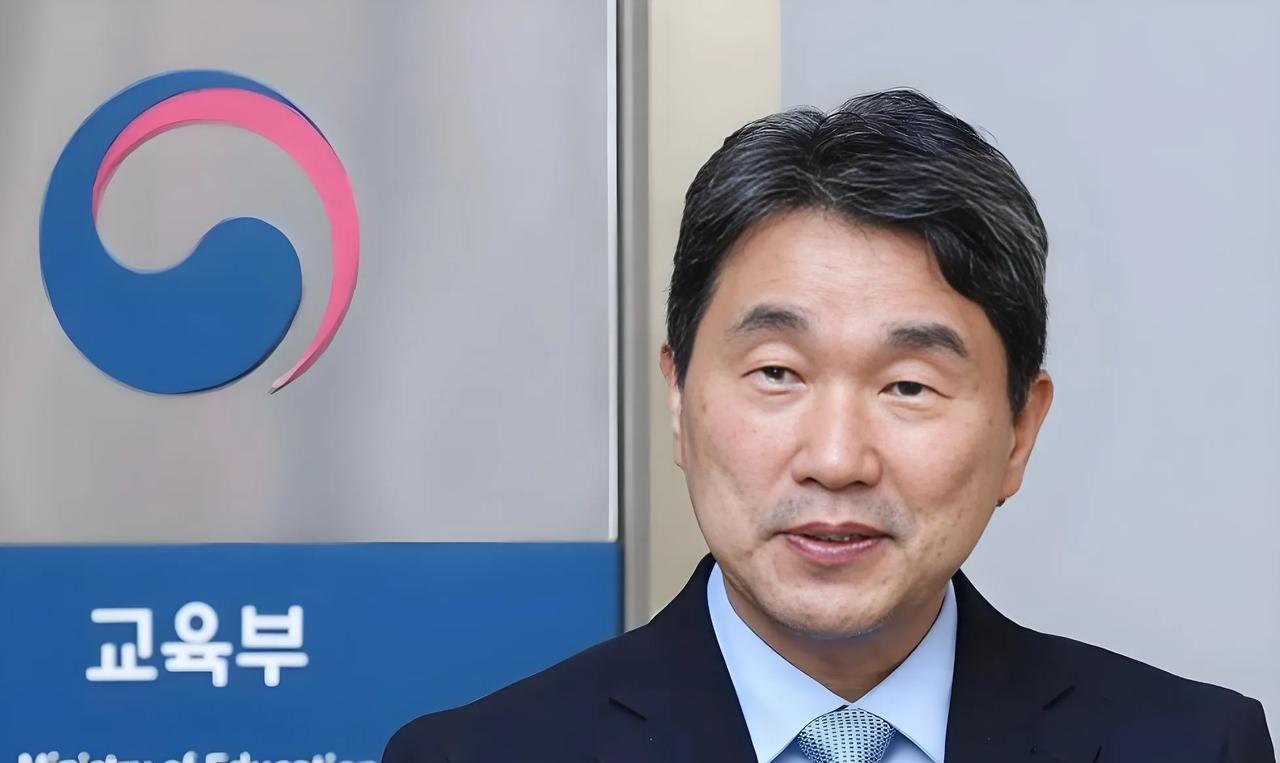 意外！李周浩出任韩国代总统。5月1日晚，原本于5月2日0时接替代总统职务的崔相