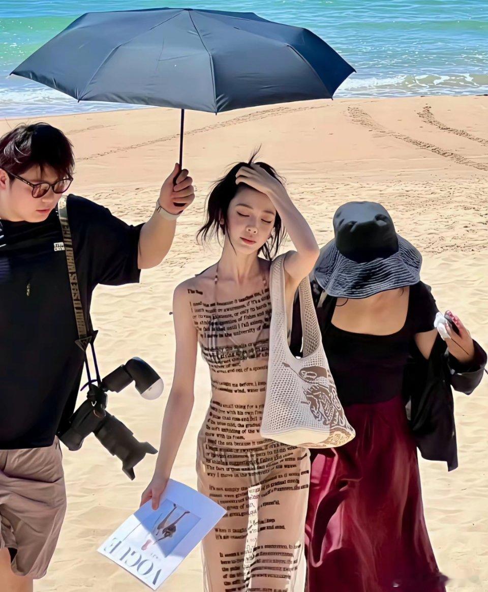 不愧是能打败白月光成为胡彦斌女朋友的女人。这身材好的太让人赏心悦目了，这不得把胡