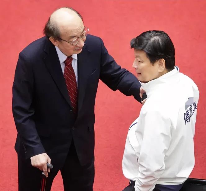 花莲住家遭搜索台北无事傅崐萁淡定交谈柯建铭国民党团总召傅崐萁于花莲的