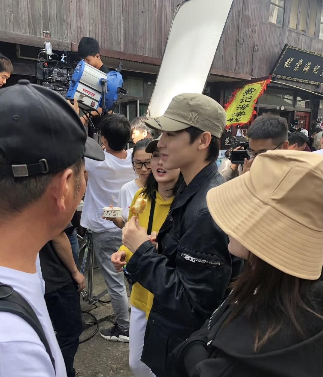 他俩颜值高得没话说，明明这么养眼，结果剧居然播不了，也太让人遗憾了！