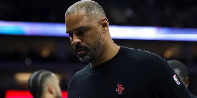 火箭被25分逆转两大罪人：1，乌杜卡，只要乌杜卡在火箭，火箭就没有夺冠的希望