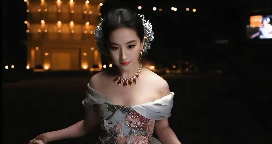 因为你刘亦菲宝格丽这一次又后悔了本来是让你来代言的，这下可好，不仔细一看都没