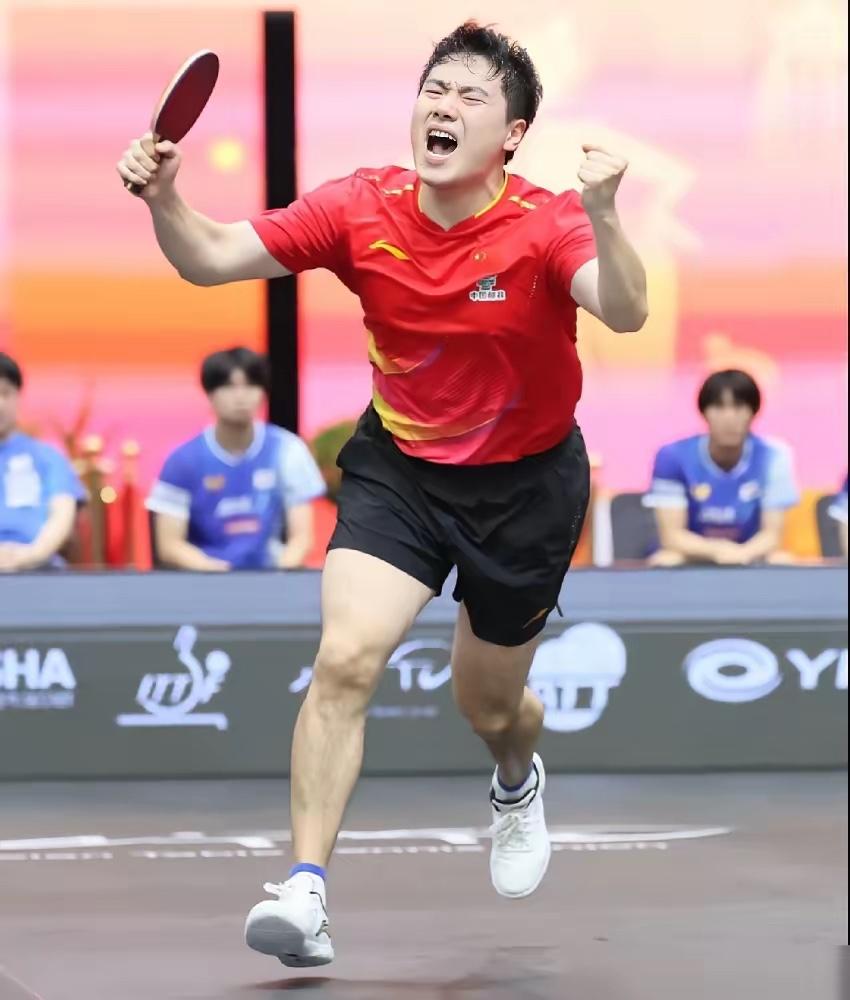 昨天成都封闭集训的世乒赛男队选拔赛，爆出大冷门。​​世界排名前五的梁靖昆，0-