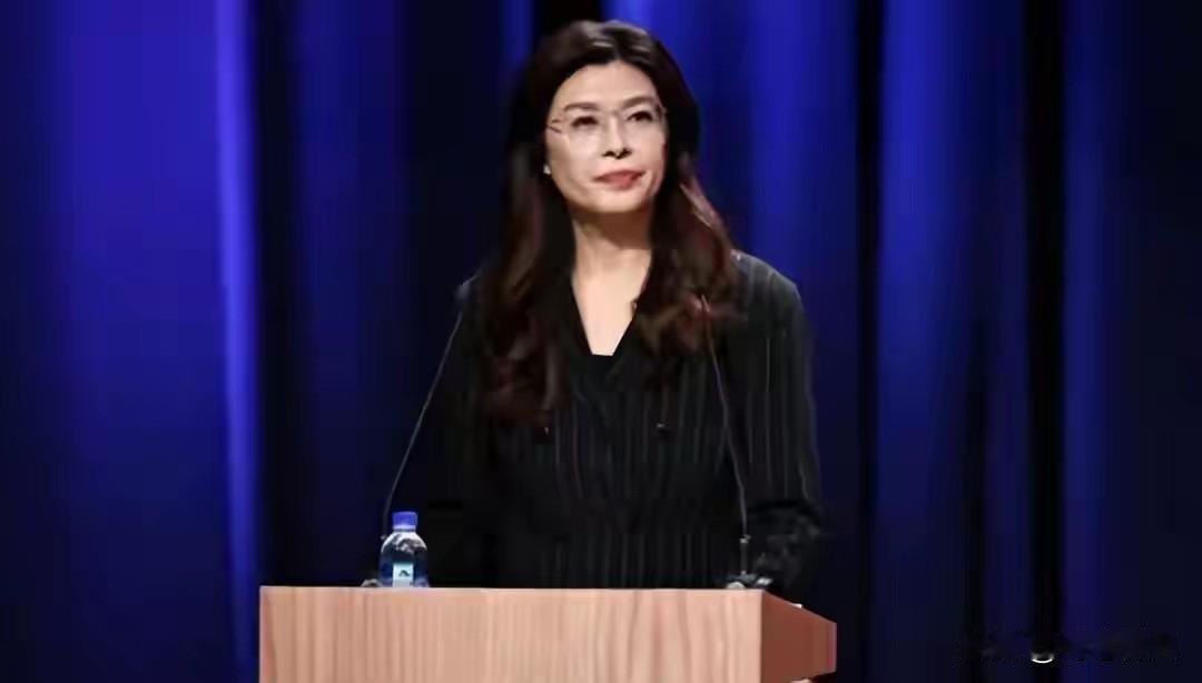 郑丽文抛“恩人亲人论”后，徐欣莹摊牌，台名嘴：她得马上去大陆郑丽文在1月2