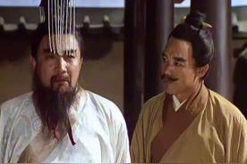 曹操一生最大的两个错误：杀了一不该杀的人，却放走一本该杀的人曹操这辈子最拧巴