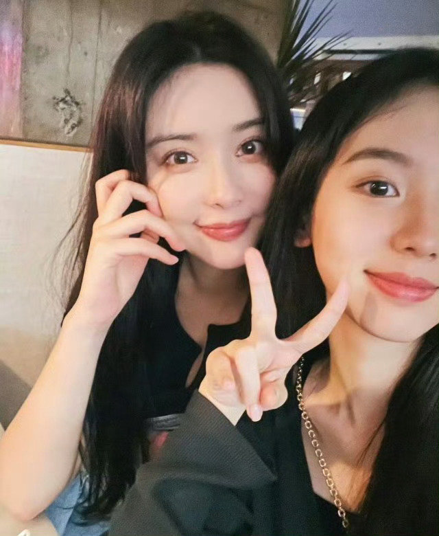 #孟子义的三个固定闺蜜##你好星期六#好六名场面笑晕😂游戏要说出三位不在场、演技不如自己的女演员，