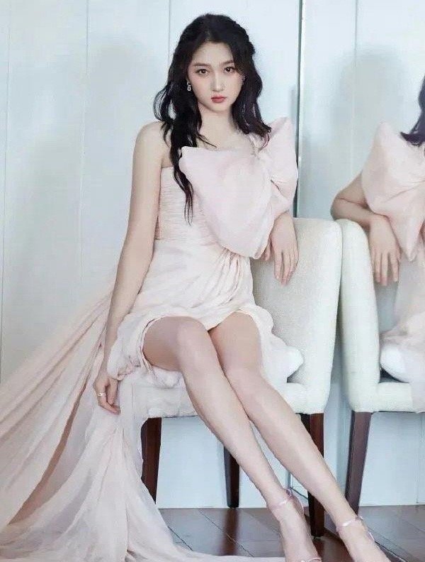 关晓彤为什么无论穿什么样，都没有女人味[晕]​​​