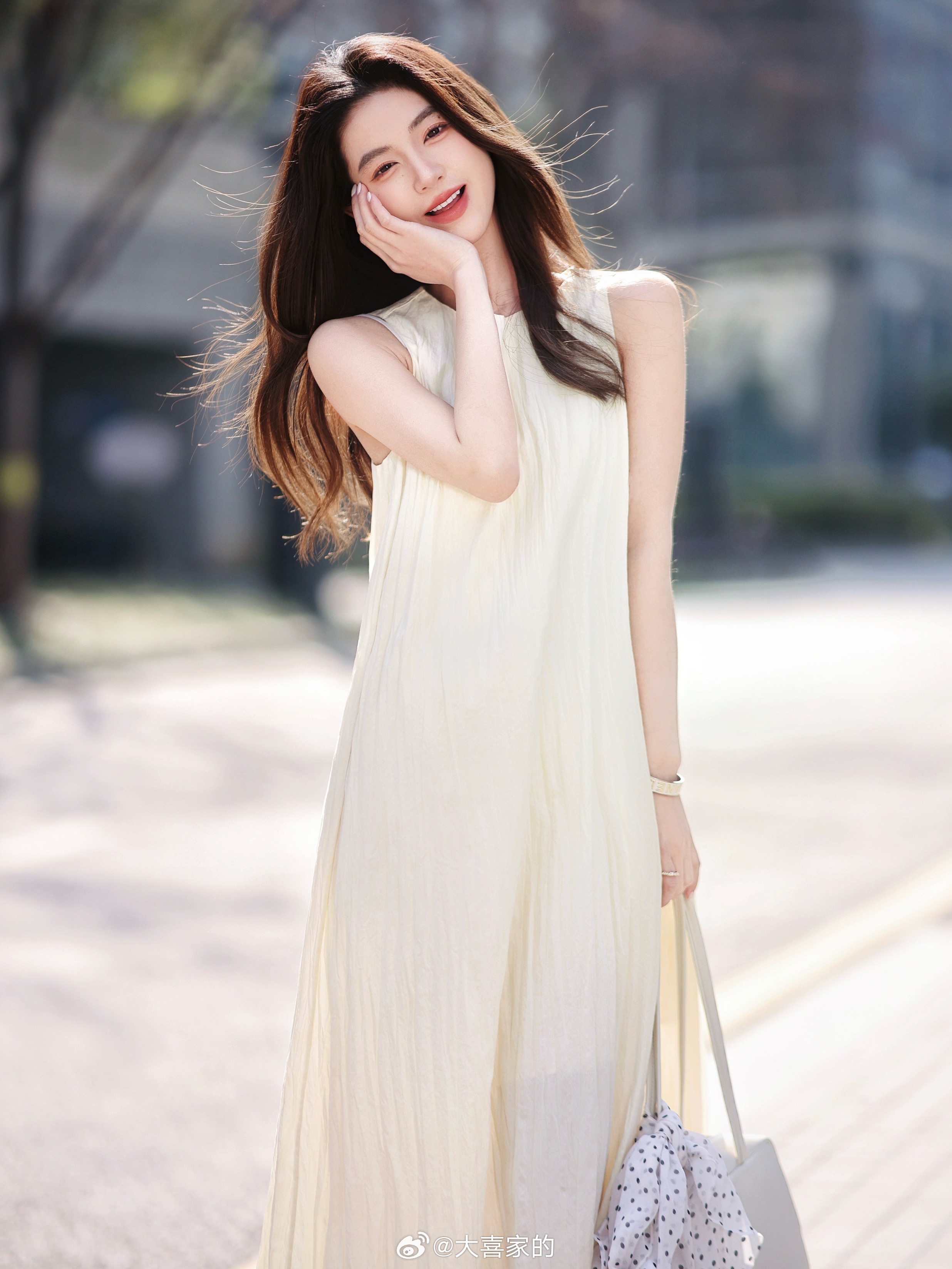 连衣裙！要爱你千千万万遍！天丝+真丝欧根纱淡淡的奶黄色再加褶皱肌理好干净好温