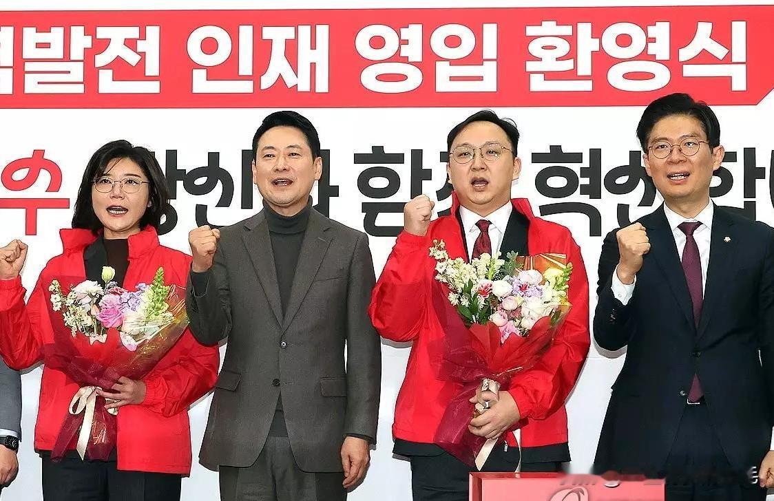 25日，韩国国民力量党正式引入首批“地区发展人才”，吸纳拥有20年经验的注册会计