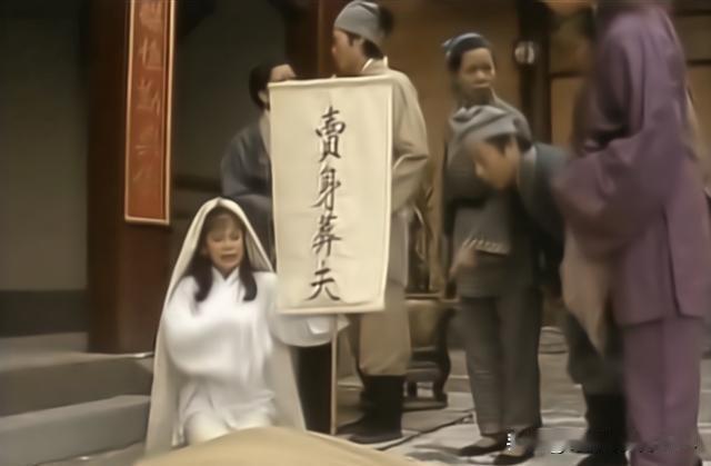 寡妇穷到卖身葬夫，洞房之夜，新丈夫惊叫：你身上怎么有我的旧物寡妇穷到卖身葬