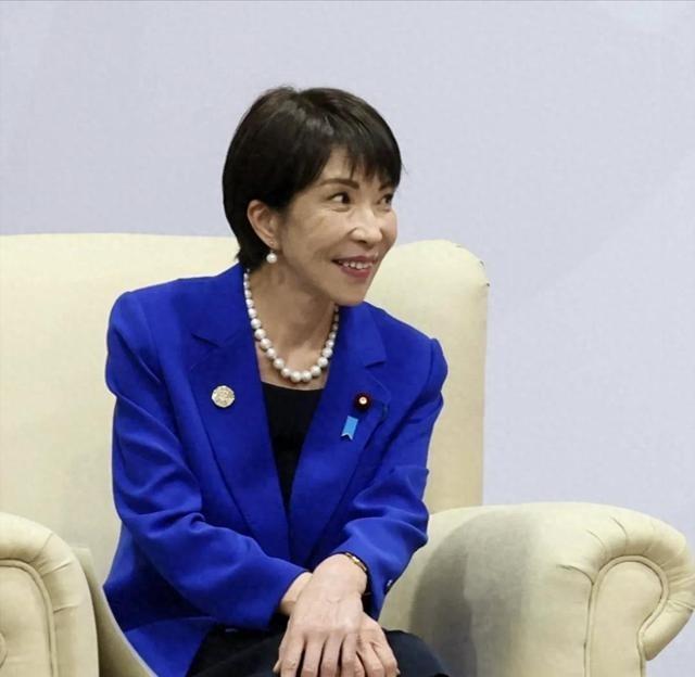 麻生太郎公开批评高市，“如果时机不成熟，就不要胡言乱语，否则只能引火烧身。”日本