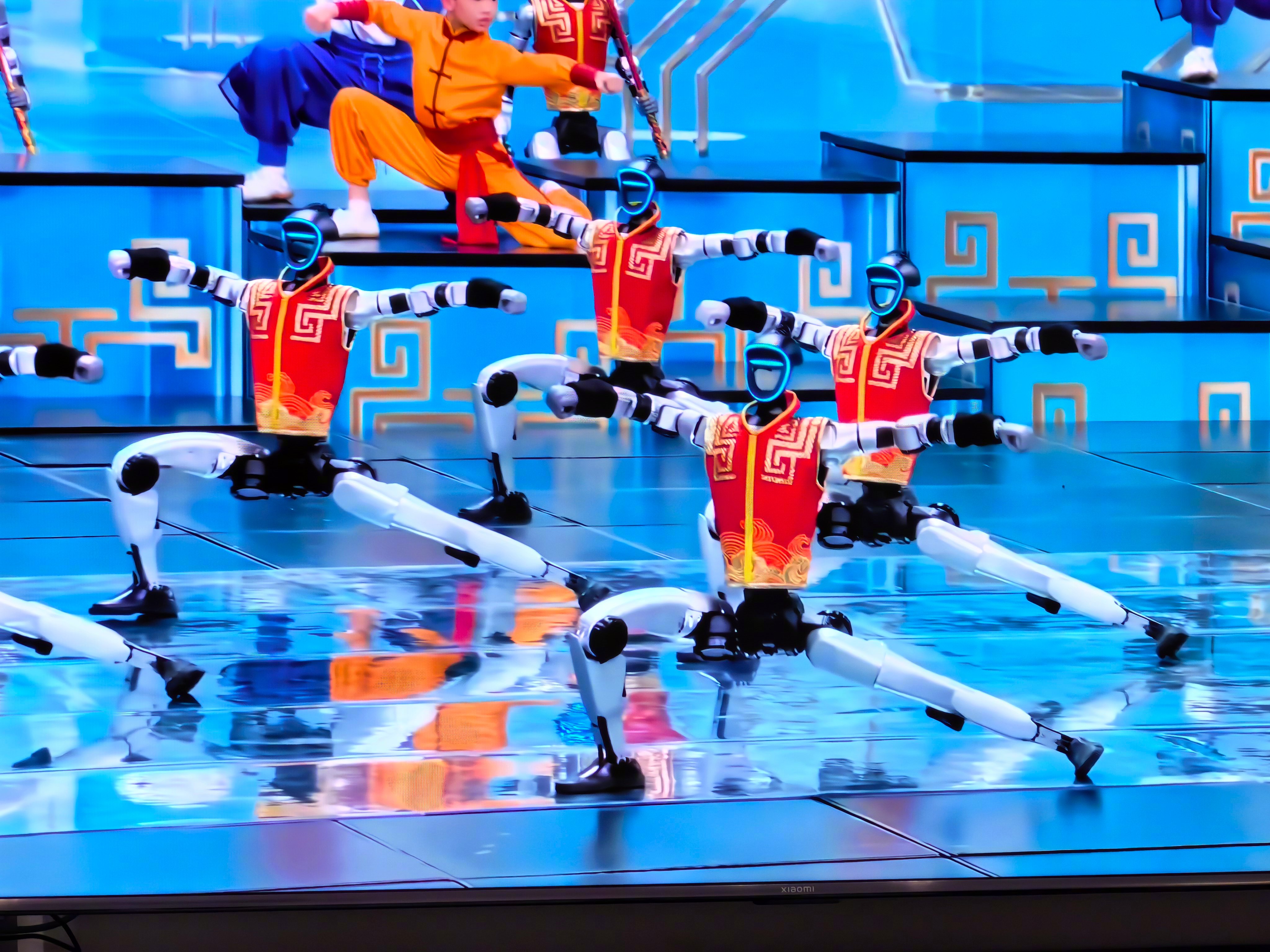 宇树机器人，这一年进化，动态方面太牛逼了，这整体大运动姿态太牛逼了！这一套武术太