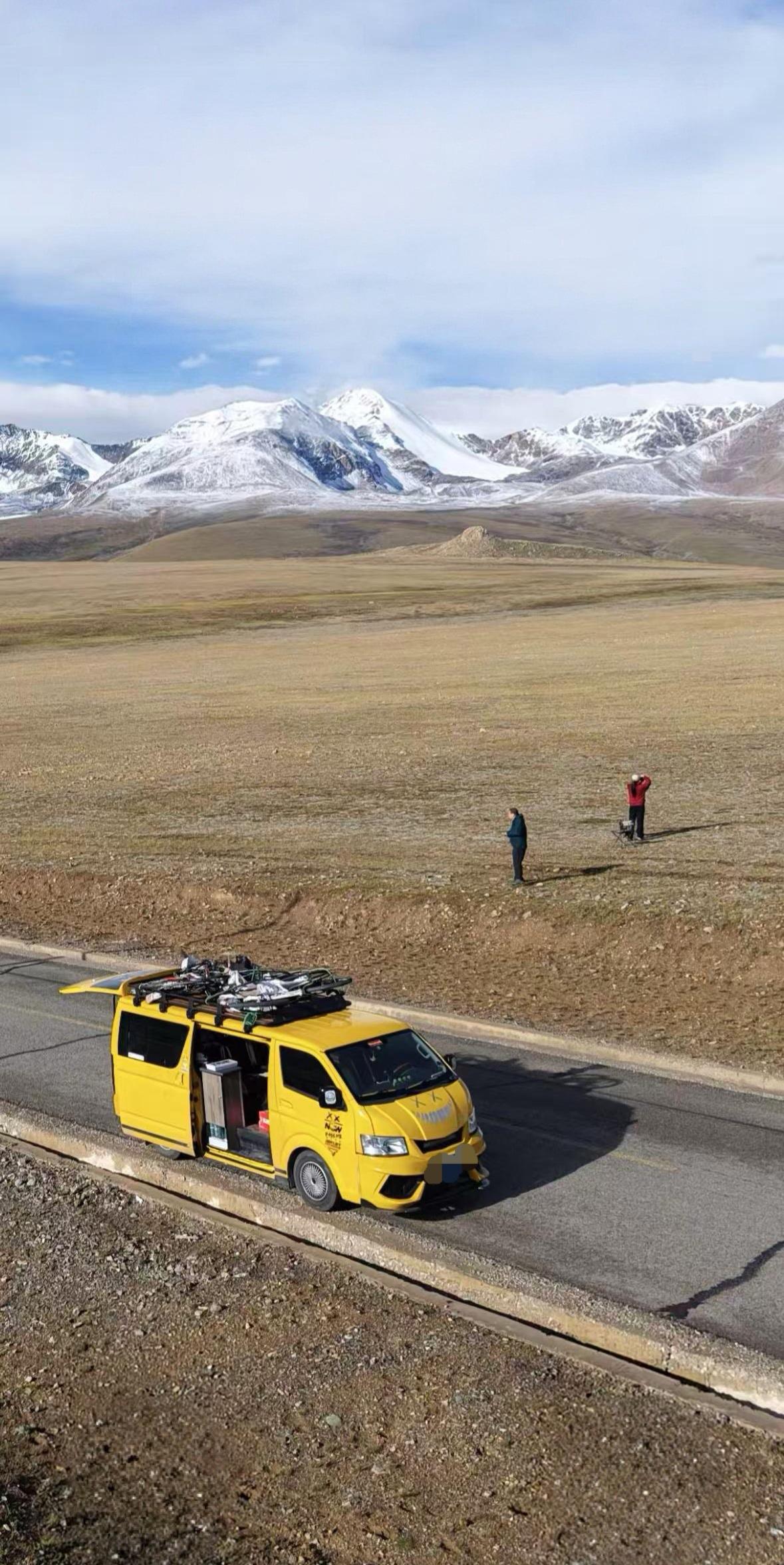 初二，亲戚们聚在一起，大学教授好几个，这些知识分子在三十年前都是大学生，大家疲此