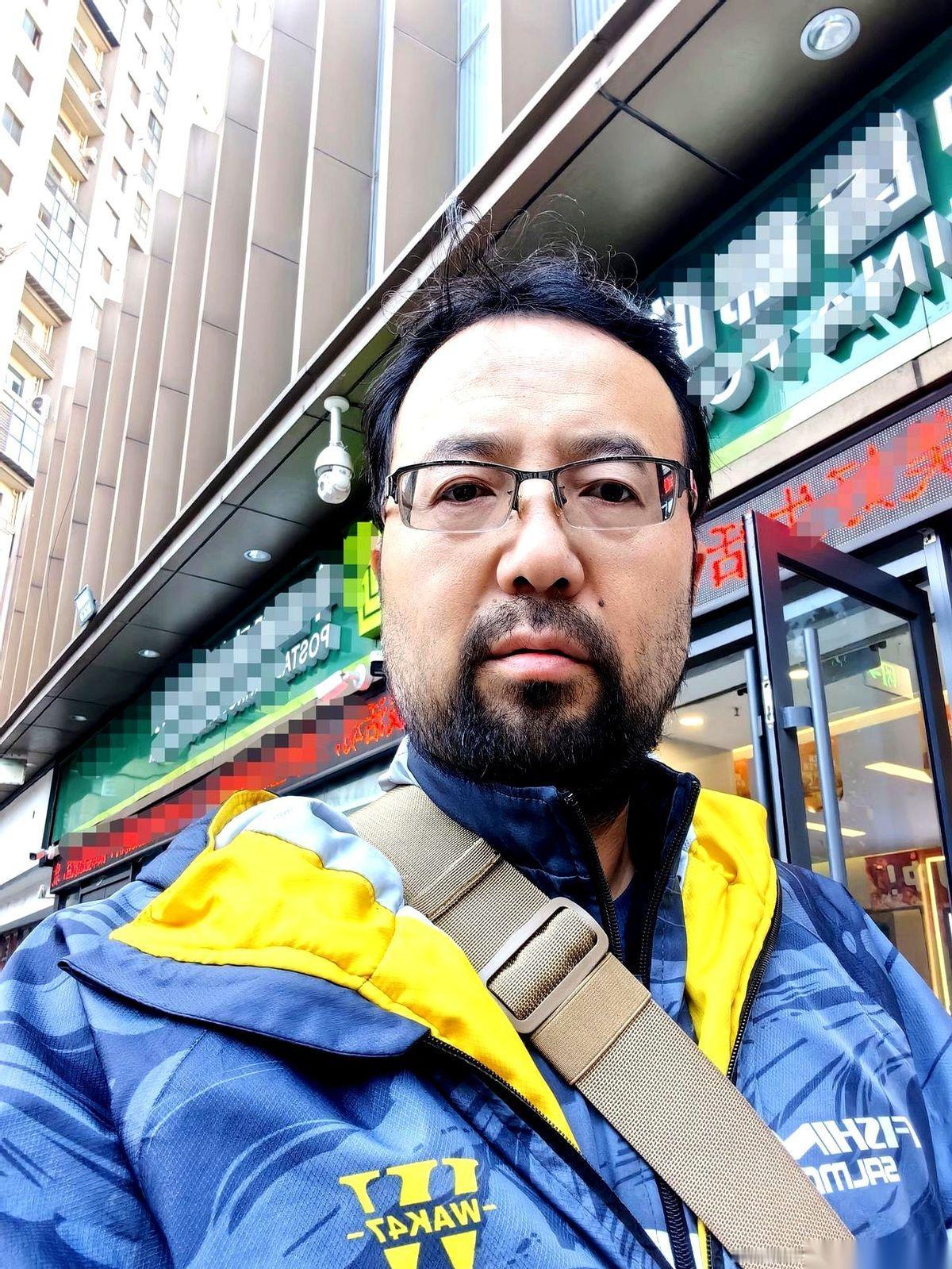 为了立个案，一个人能有多拼？他一边用EMS把材料寄出去，一边自己坐高铁跑了16