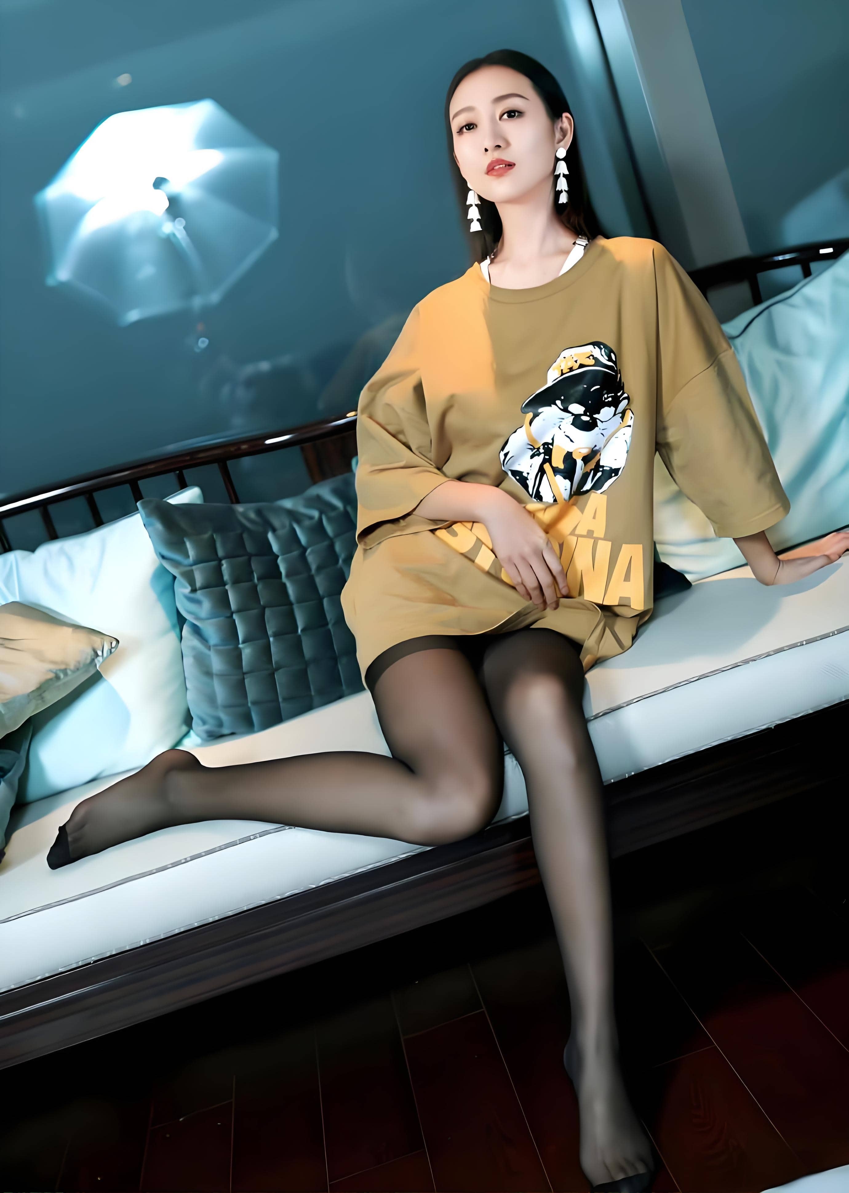 王鸥：这丝袜妆造好经典。王鸥
