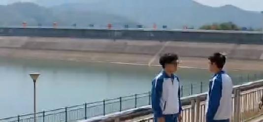 夏日生活打卡季儿子也是16岁去江苏，电子厂，12个小时，两班倒，上了2天。受不了