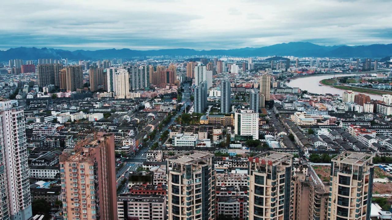 浙江城建第一镇温州鳌江镇的城建水平真的绝了！走在镇上就能感受到它的规划和发展，道