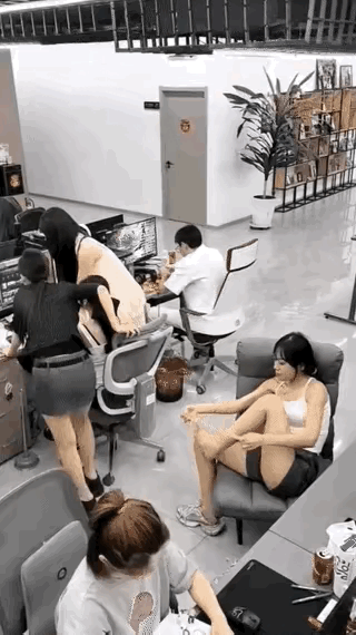 看你还调皮不调皮[捂脸哭][捂脸哭][捂脸哭]