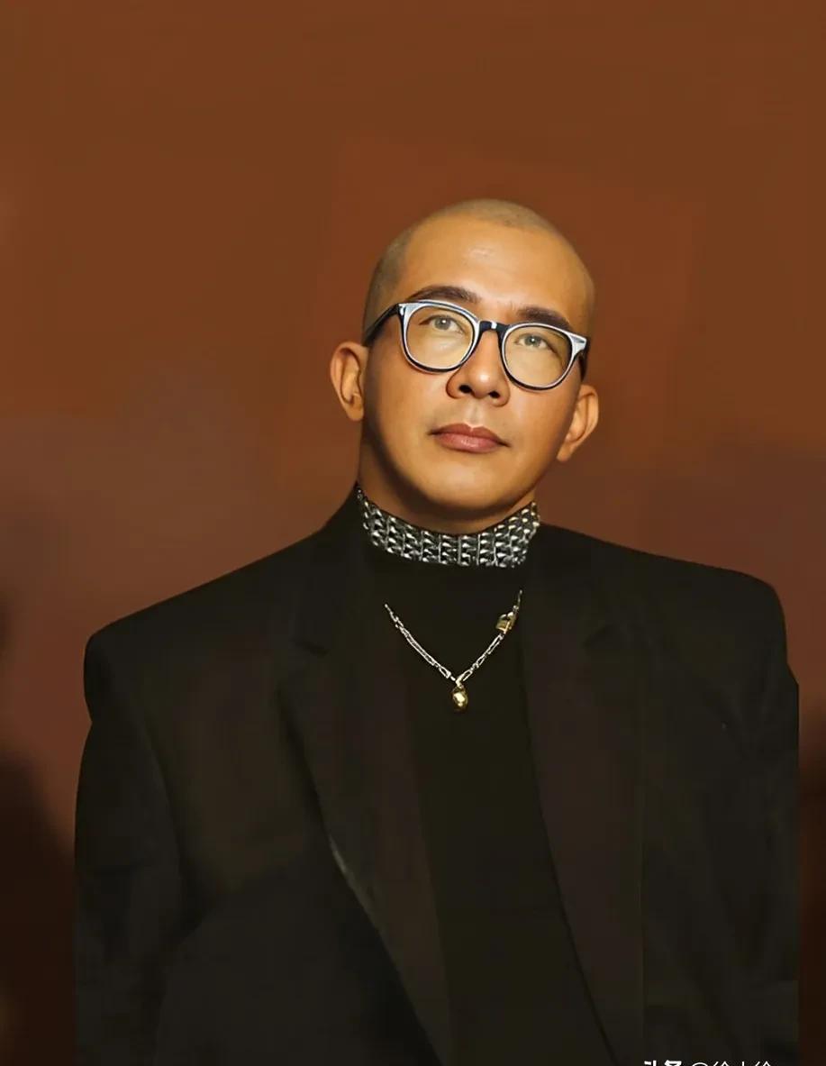 别再吹什么20年不变的电话号码了。具俊晔这辈子，干得最漂亮的两件事，都跟大S有